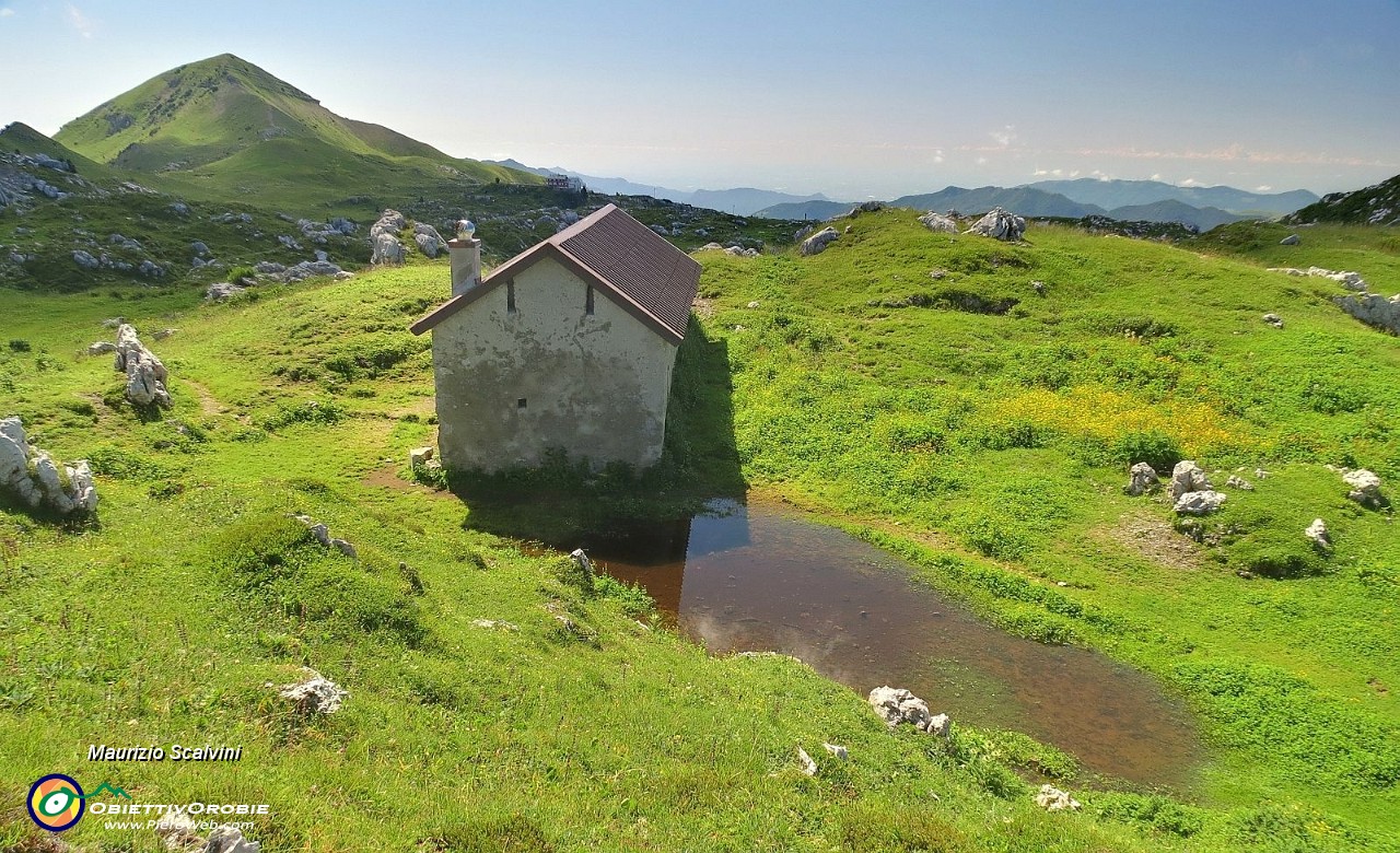 42 Baita La Bocca, sullo sfondo il Sodadura....JPG